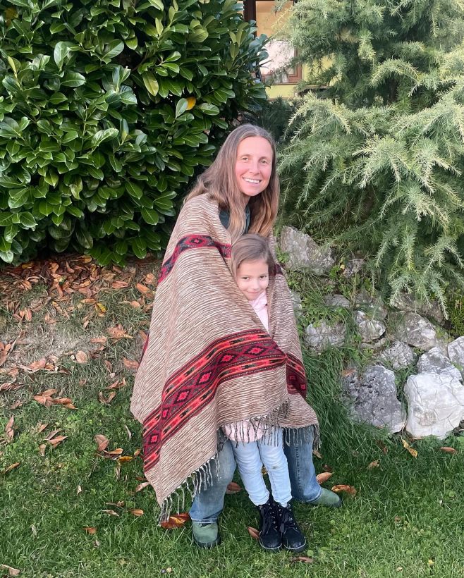 Zima sa nám pomaličky prikráda a my sme priviezli tieto krásne Kullu šály z Himalájí. Sú hrejivé, príjemné na dotyk a...