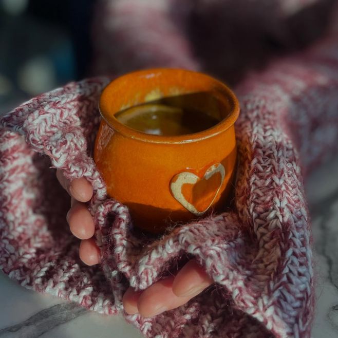 Oranžové hrnčeky bez úška na čajík, kafčo, či kakauko 🧡🧡🧡 180-200ml #keramickyhrncek #keramickyhrnek #rucnakeramika...